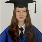 Profesora de Biología y Química, y de apoyo para otras materias como Lengua y Literatura, Filosofía, Psicología, etc